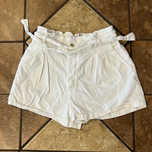 White Stradivarius High Waisted Shirts with front Tie, Size Medium. - Picture 1 of 4